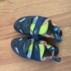Climbing shoes evolve shakra